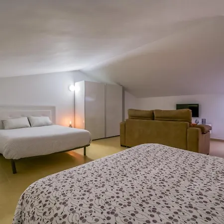 Vivalidays Urban Tossa Duplex Apartman *